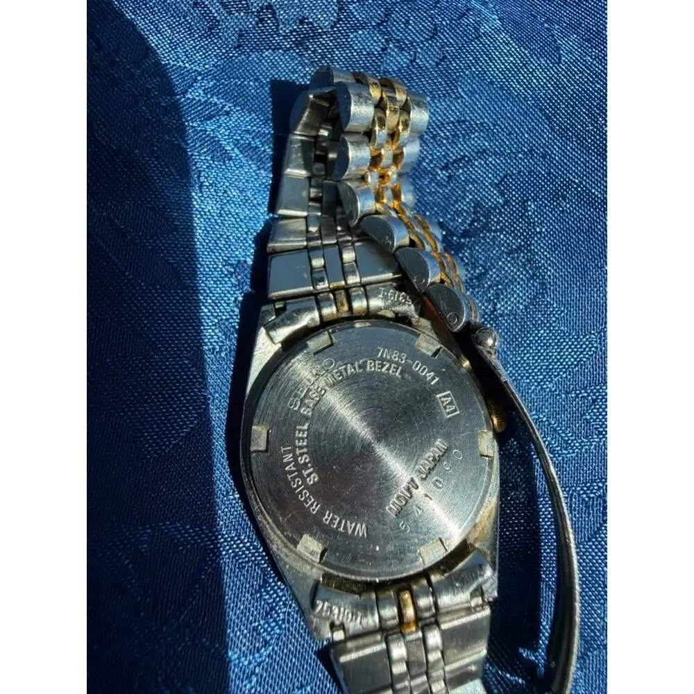 Vintage Ladies Seiko Quartz Day-Date Watch (CCC60)